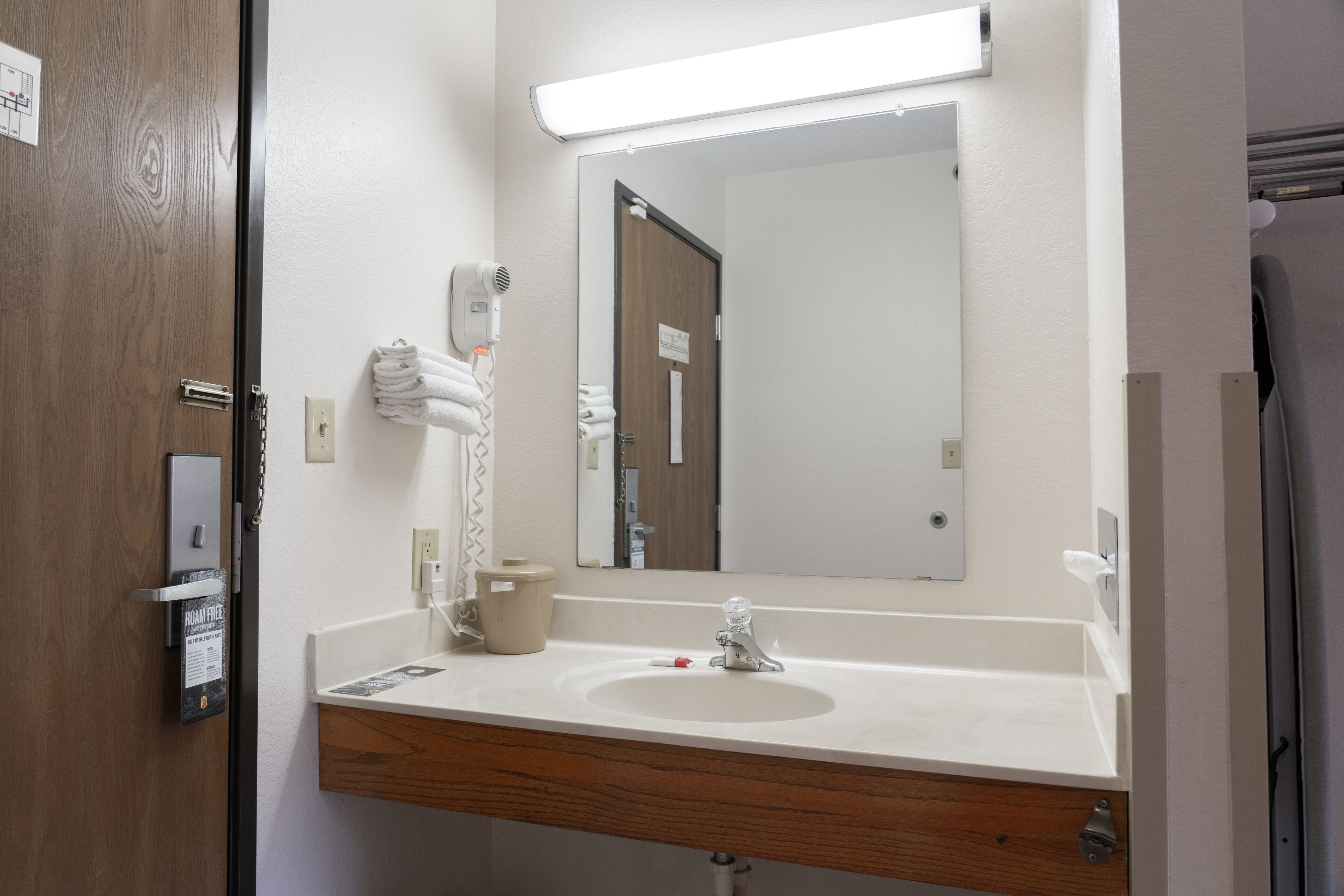Super 8 by Wyndham Elgin
