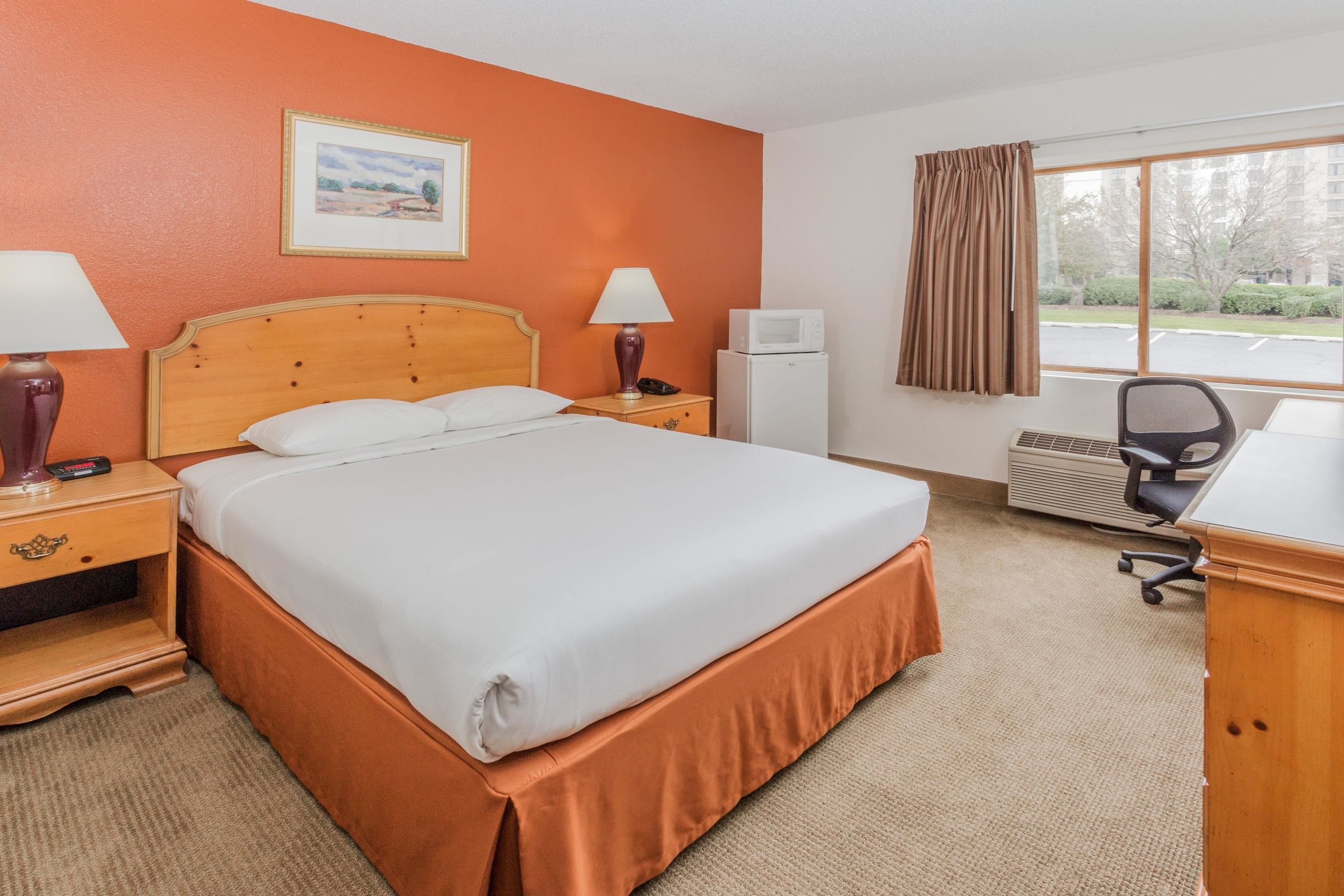 Super 8 by Wyndham Elgin