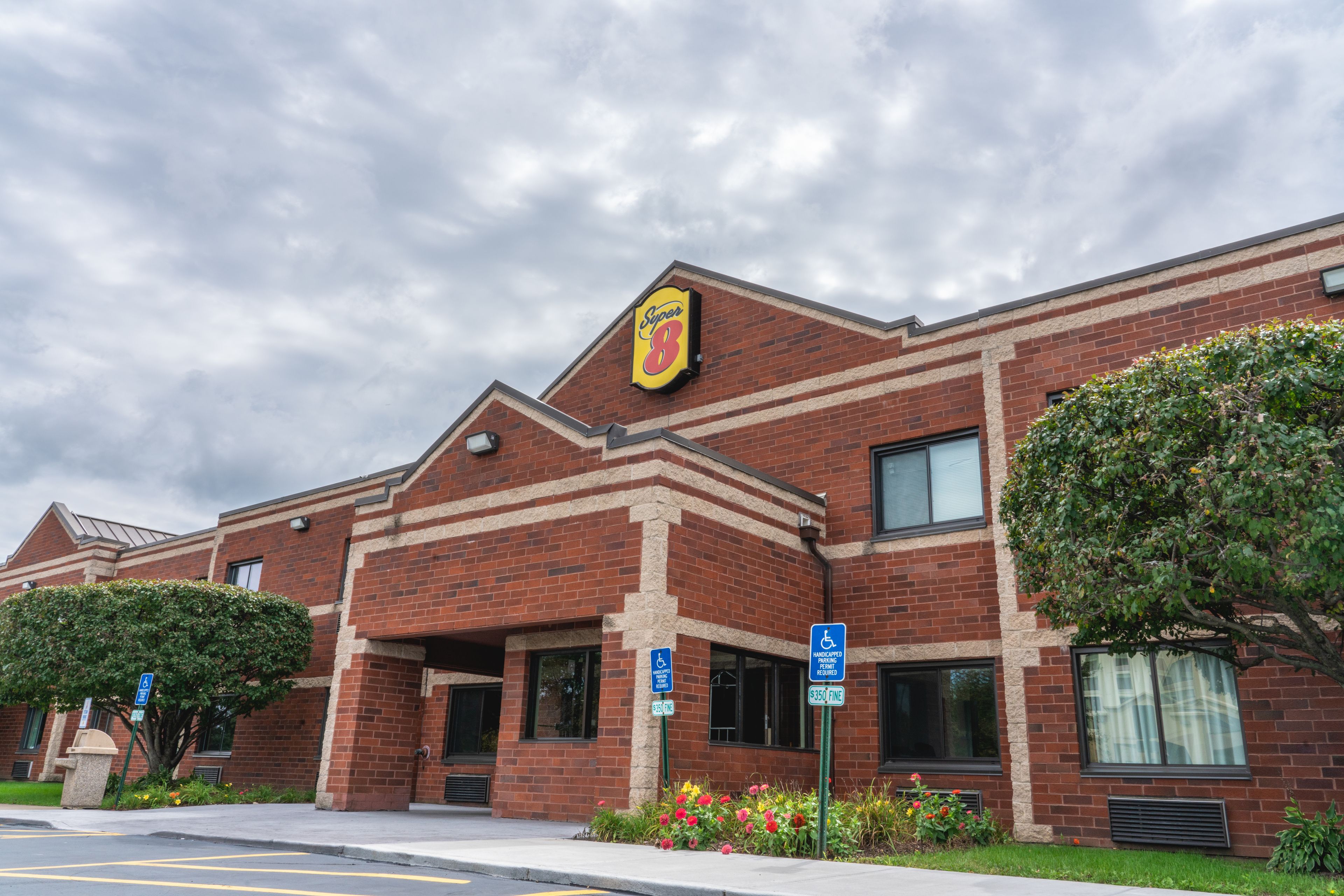 Super 8 by Wyndham Elgin