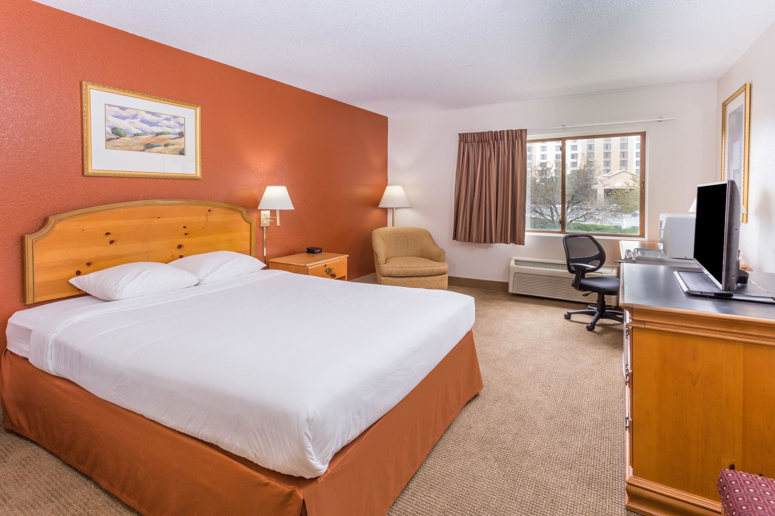 Super 8 by Wyndham Elgin