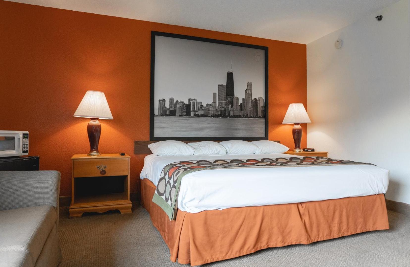 Super 8 by Wyndham Elgin