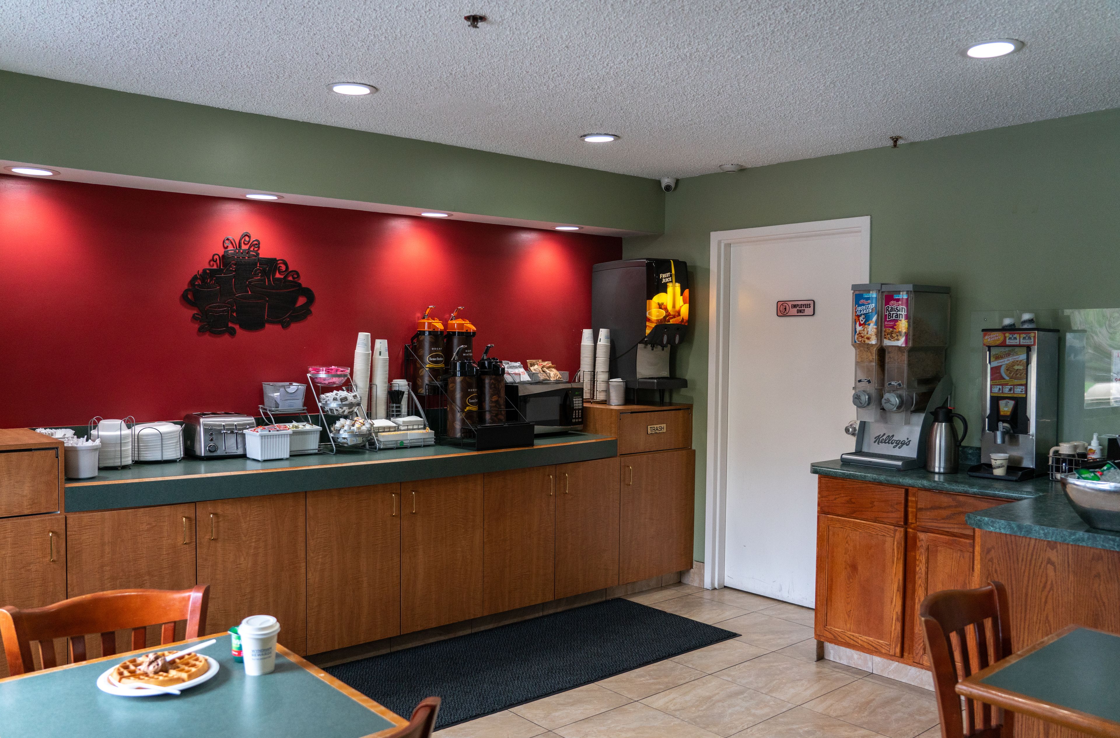 Super 8 by Wyndham Elgin