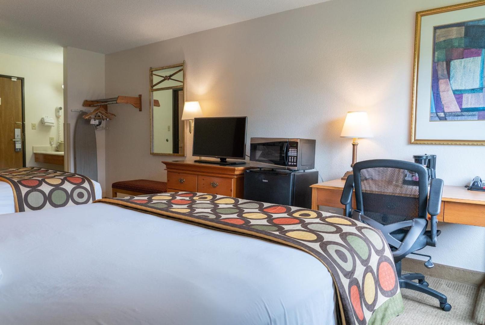Super 8 by Wyndham Elgin
