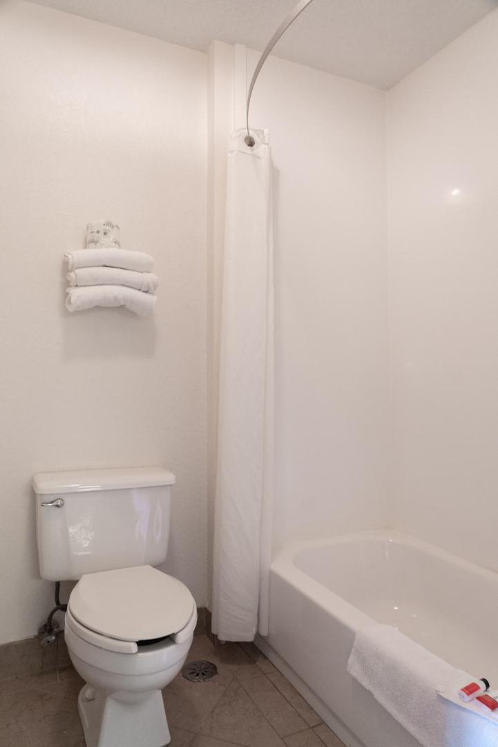 Super 8 by Wyndham Elgin