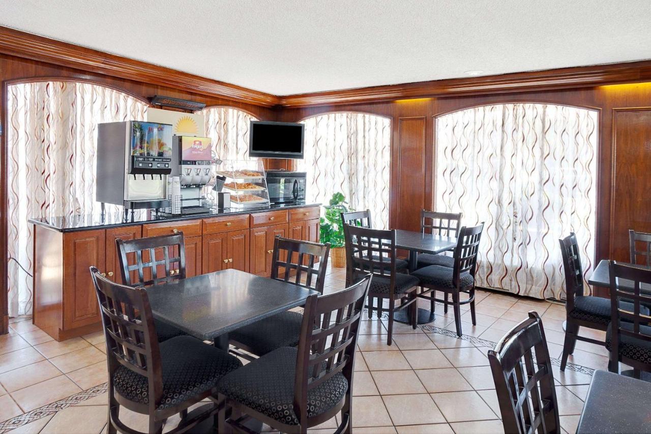 Days Inn Elk Grove Village/Chicago/OHare Airport West