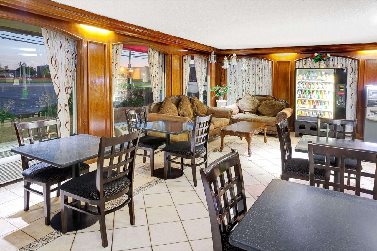 Days Inn Elk Grove Village/Chicago/OHare Airport West