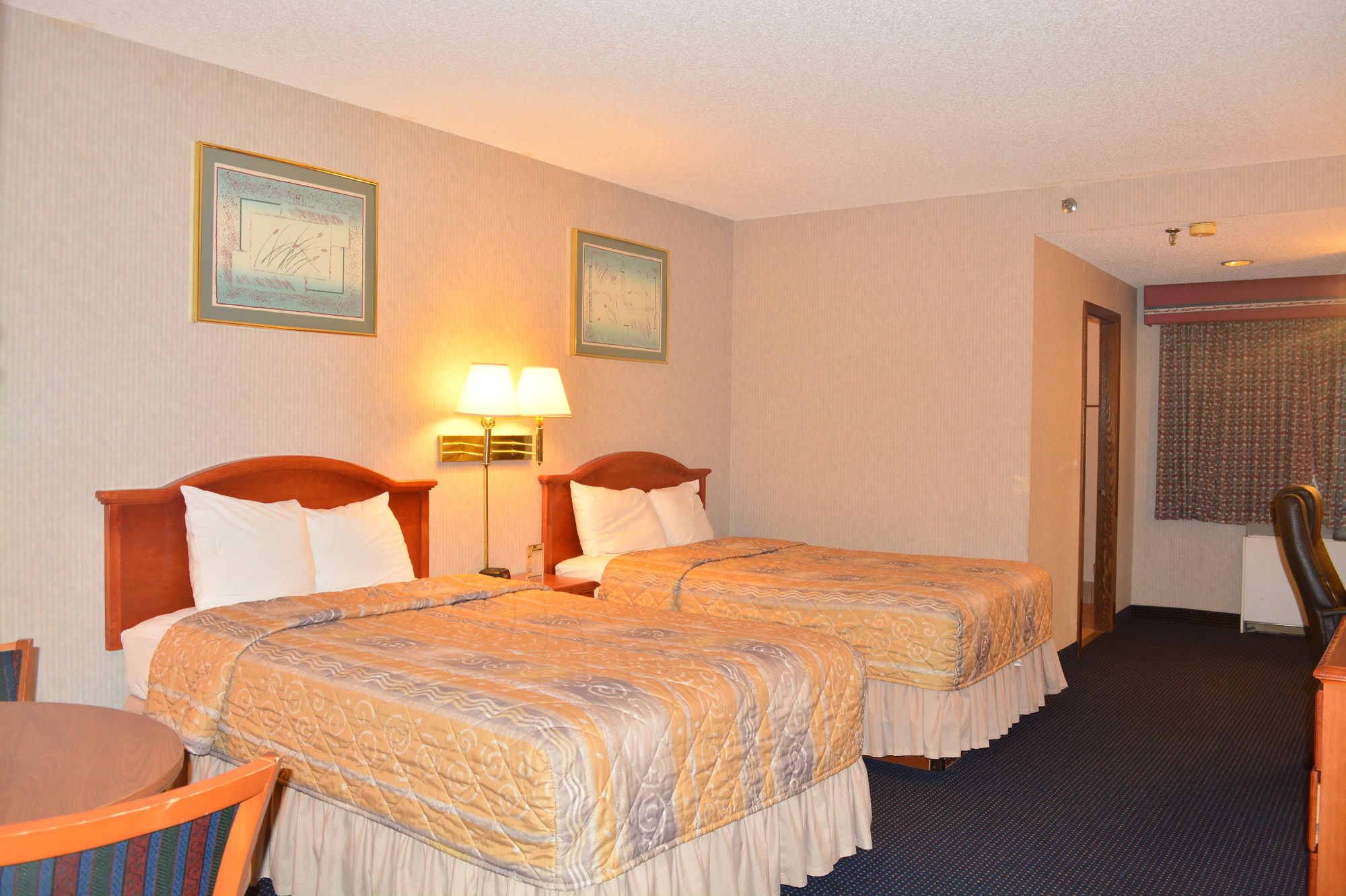 Elk Grove Hotel