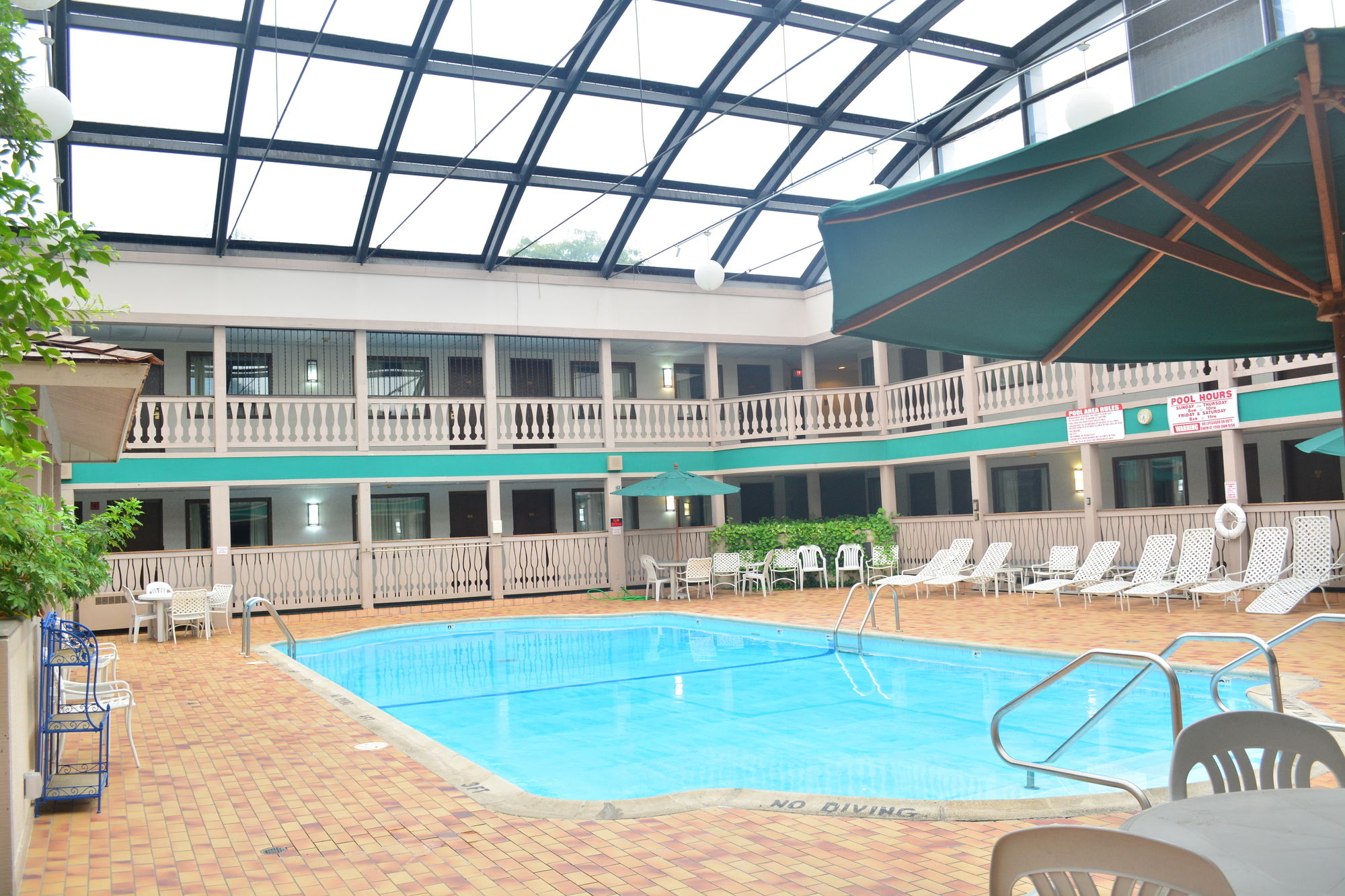 Elk Grove Hotel