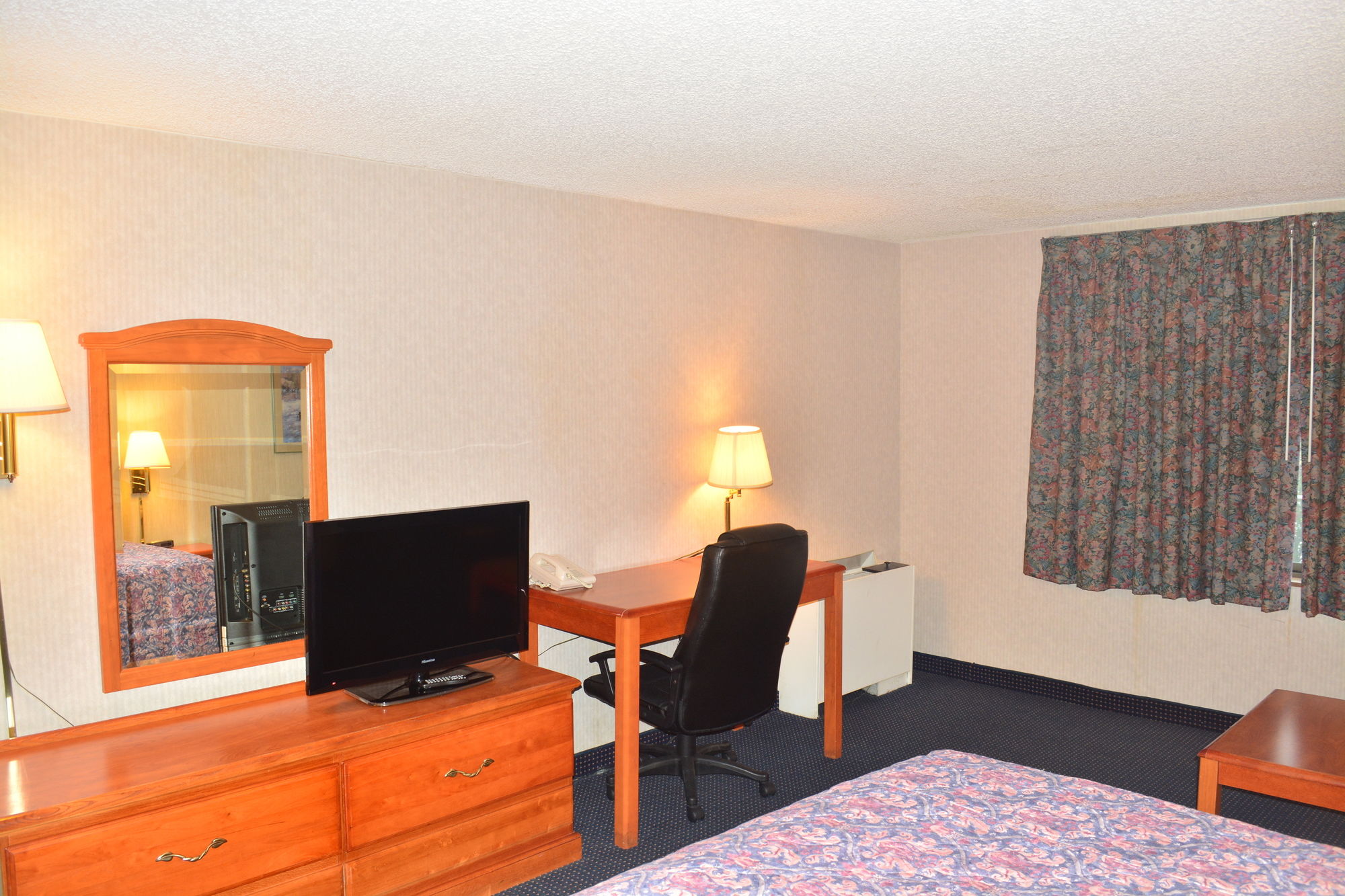 Elk Grove Hotel