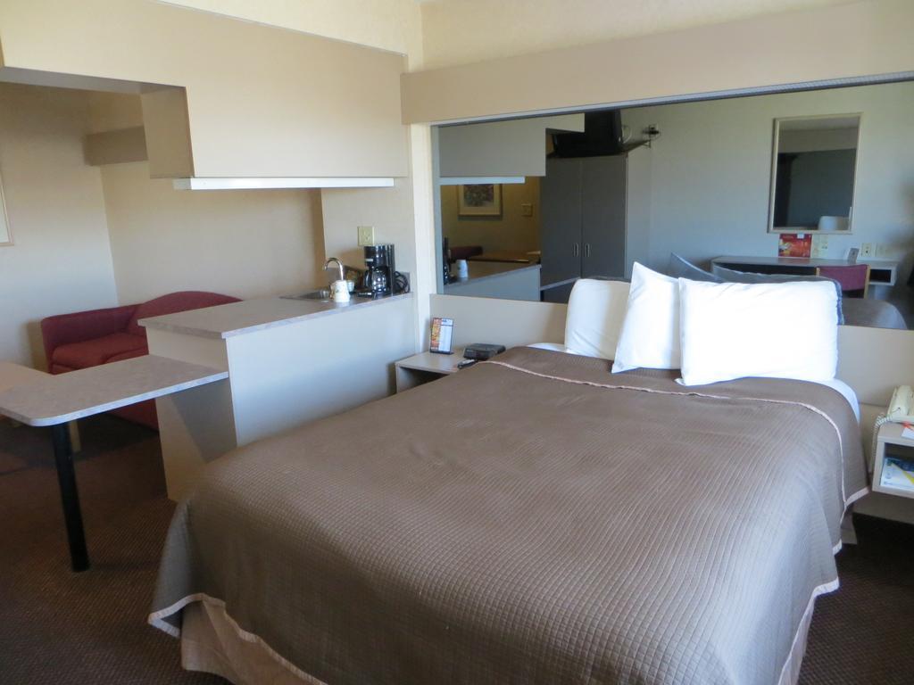 Red Lion Inn & Suites Elk Grove Village
