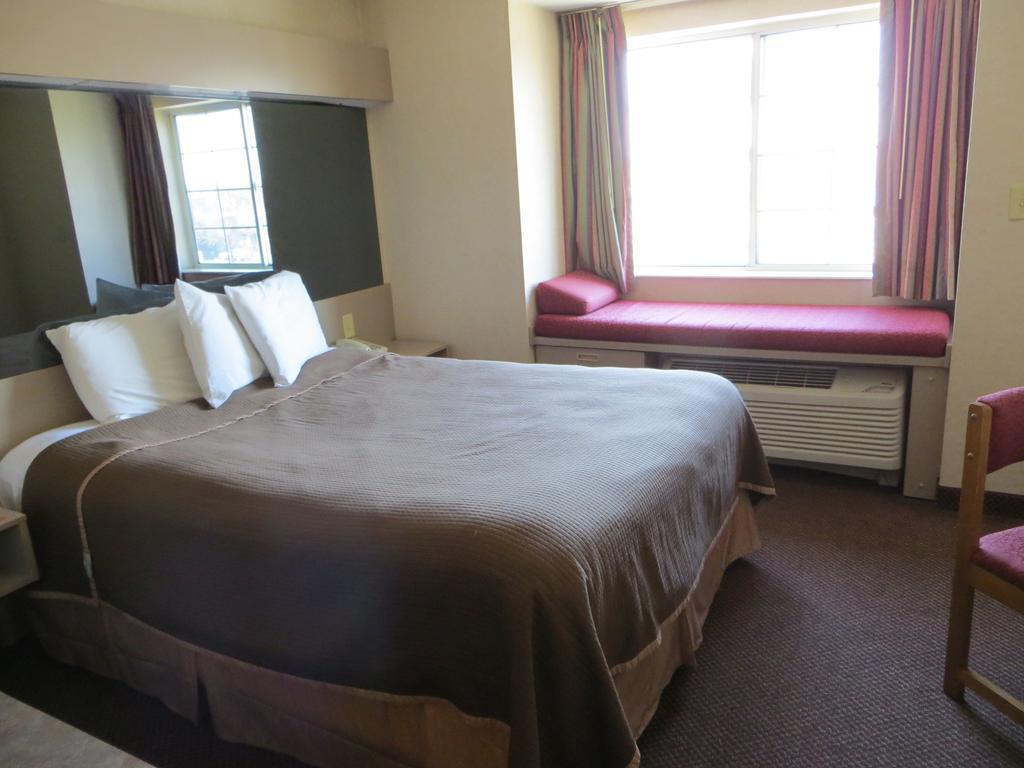 Red Lion Inn & Suites Elk Grove Village