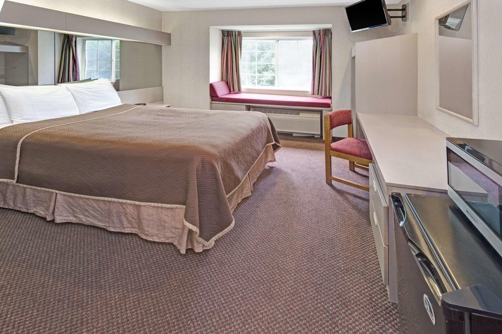 Red Lion Inn & Suites Elk Grove Village