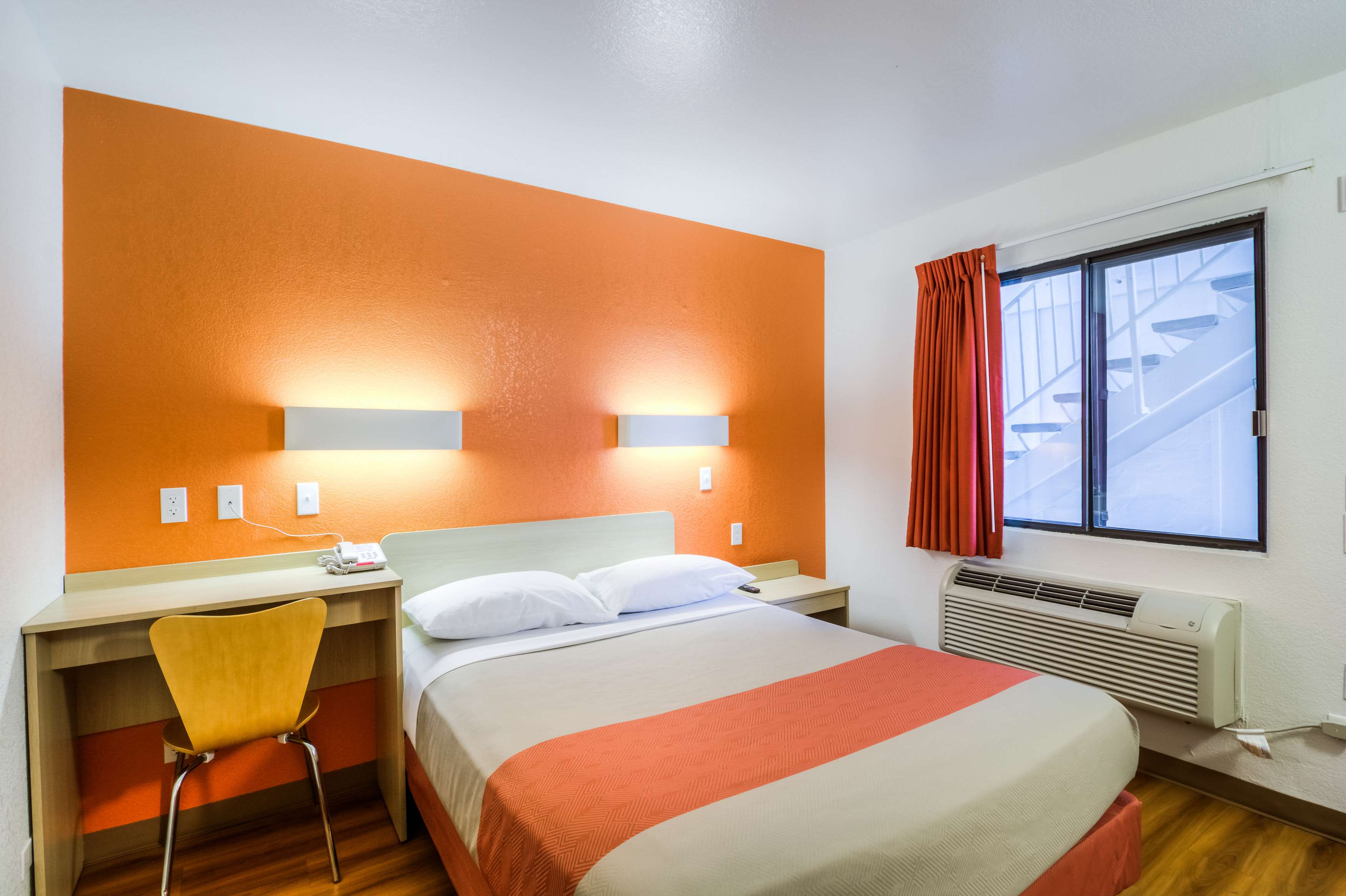 Motel 6 Chicago Elk Grove