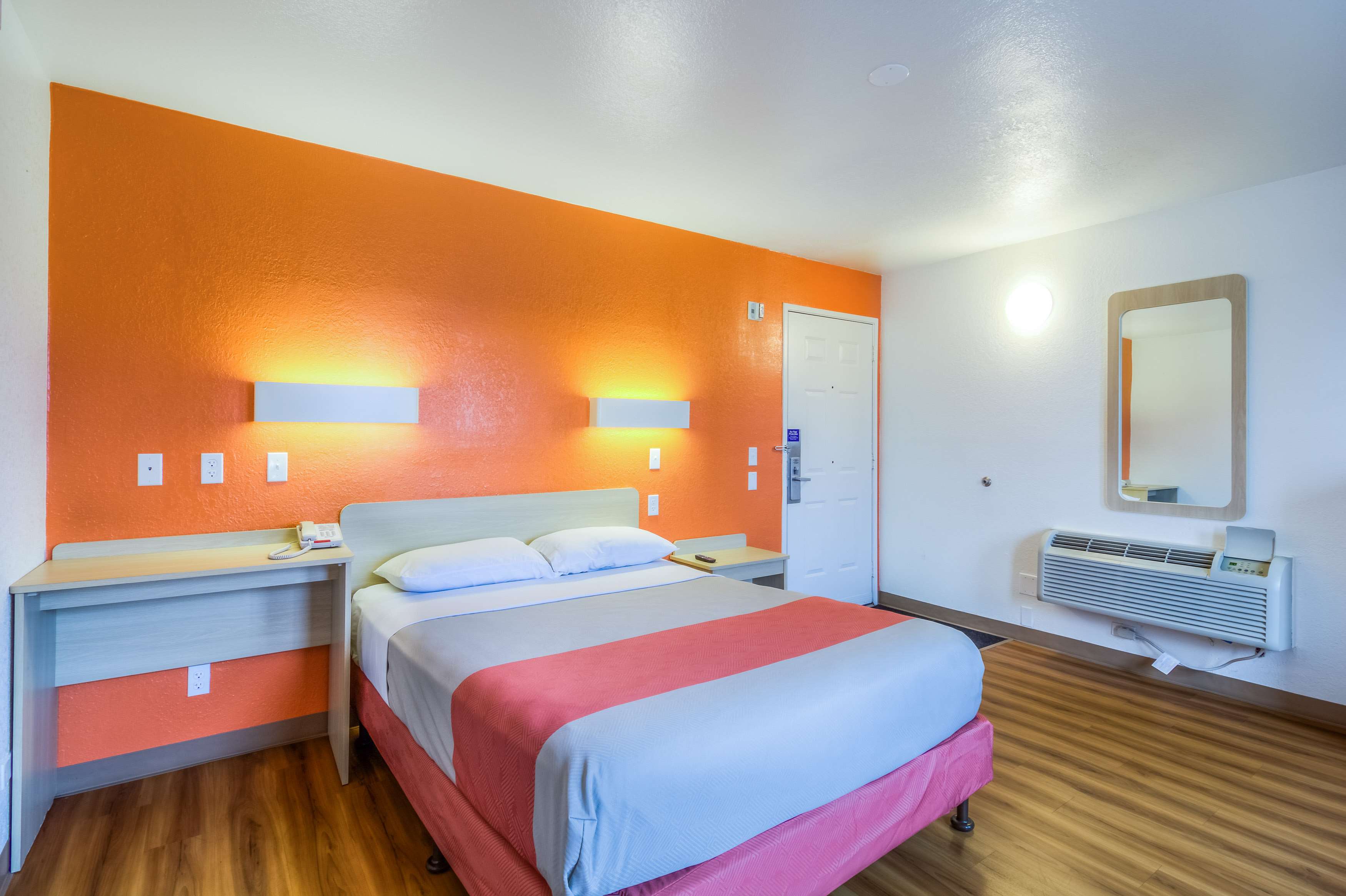 Motel 6 Chicago Elk Grove