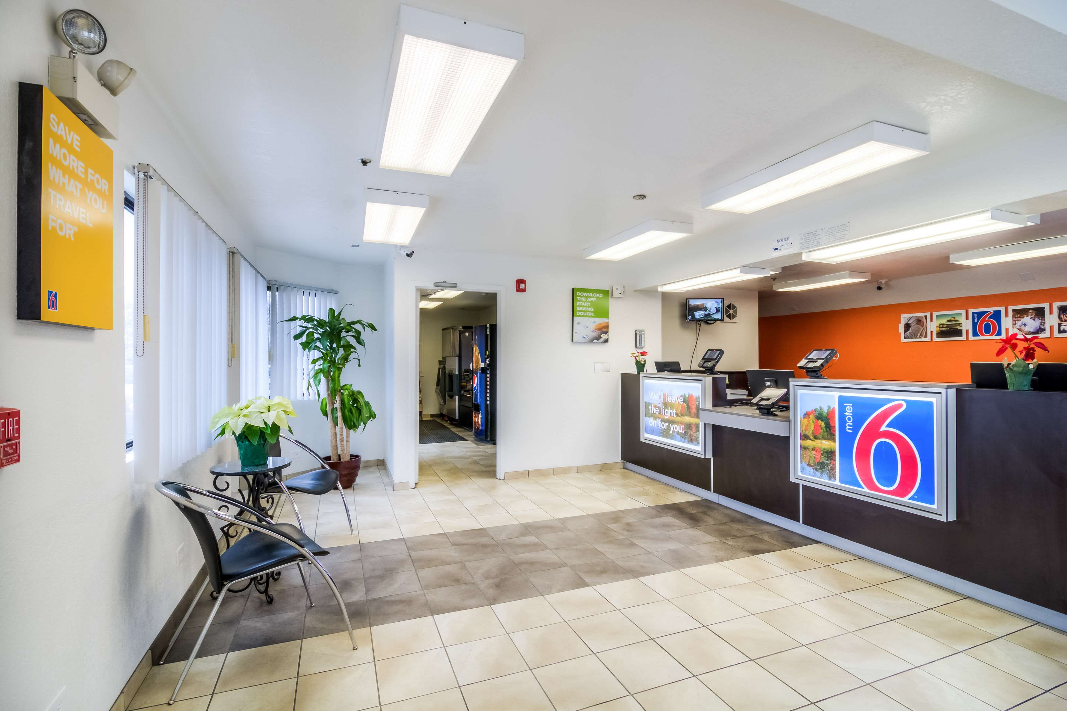 Motel 6 Chicago Elk Grove
