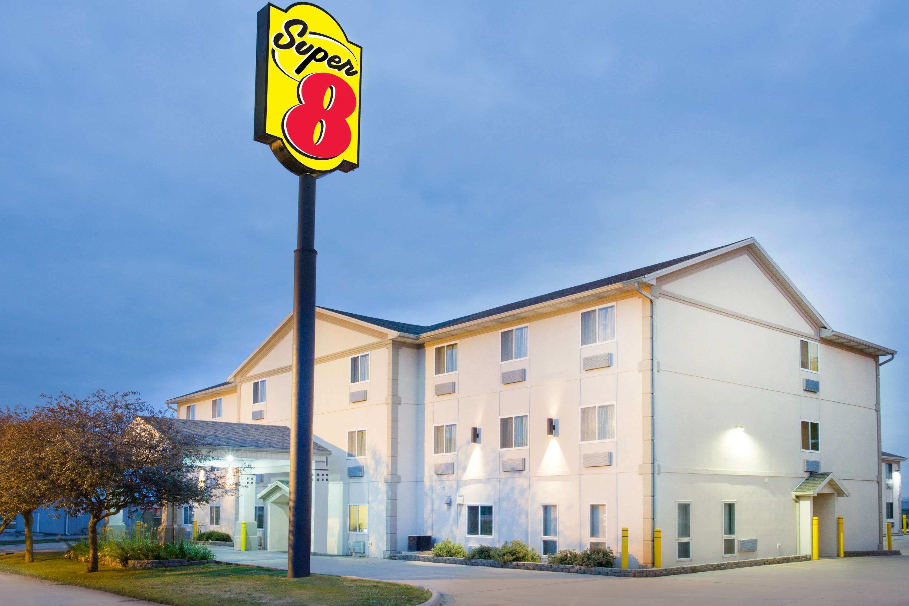 Burgundy Inn & Suites