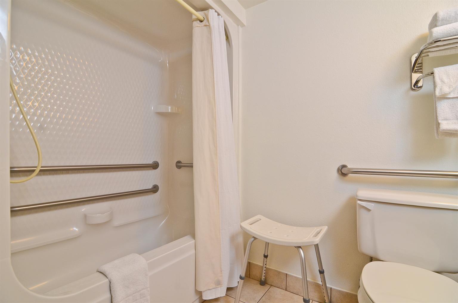 Econo Lodge Inn & Suites