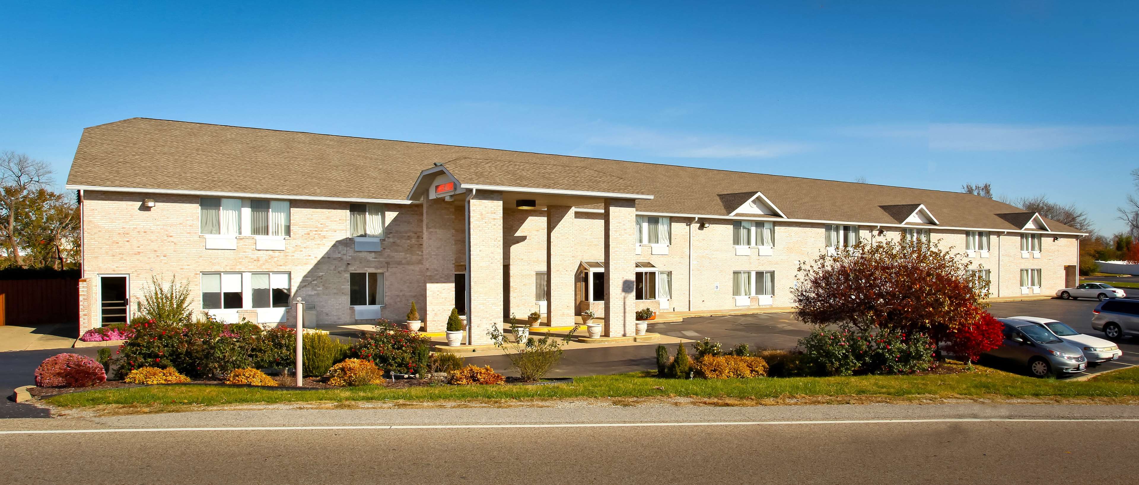 Econo Lodge Inn & Suites