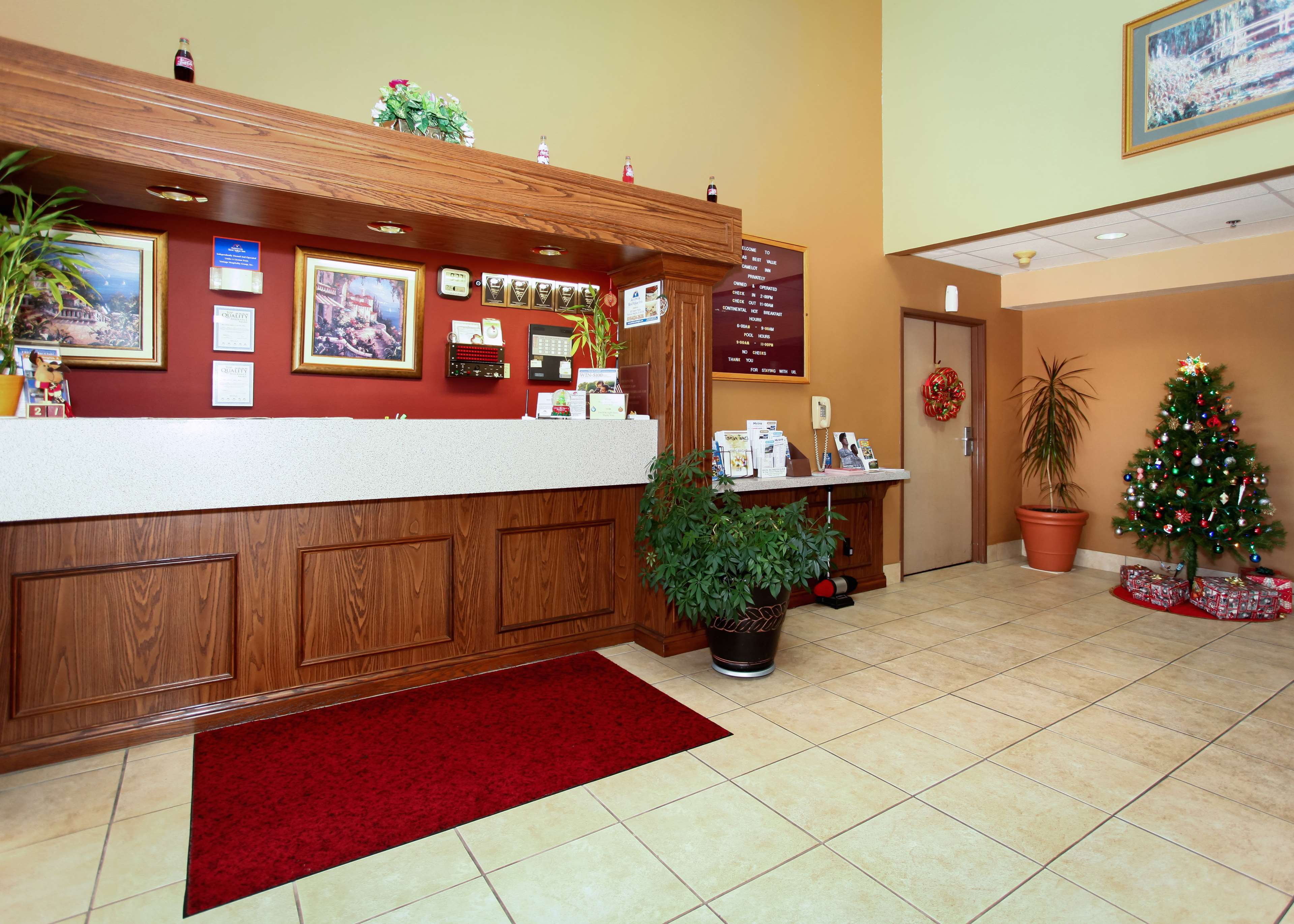 Econo Lodge Inn & Suites