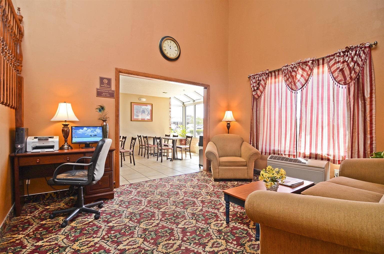Econo Lodge Inn & Suites