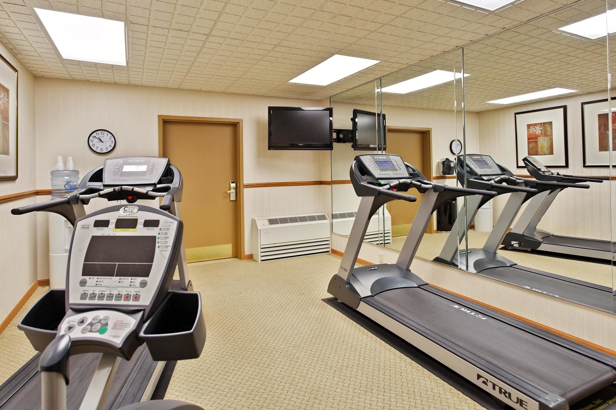 Country Inn & Suites by Radisson, Freeport, IL