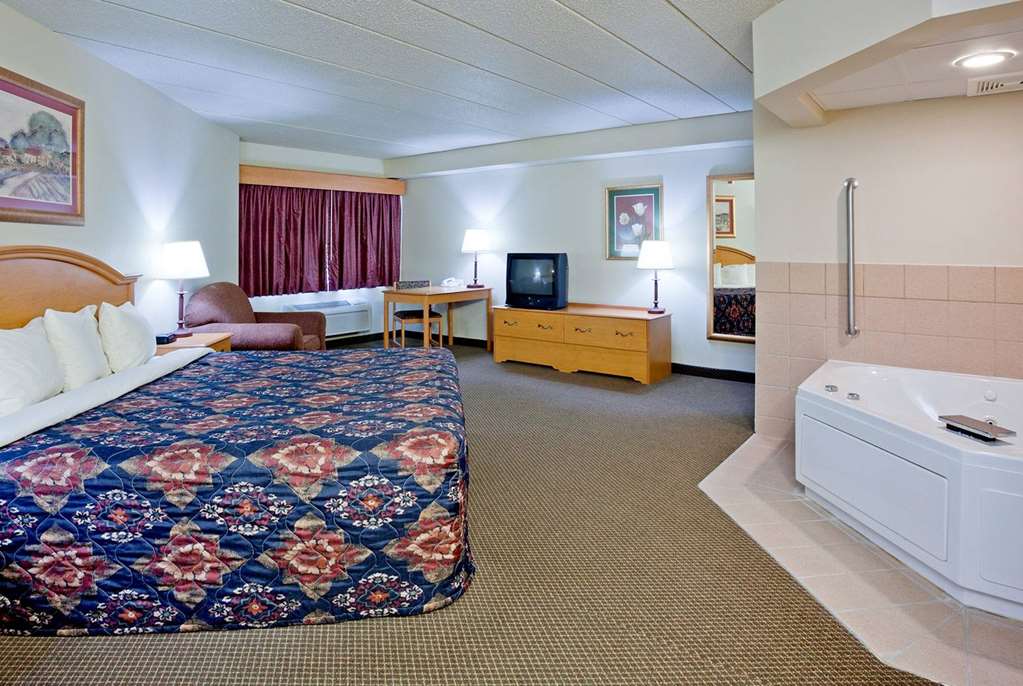 AmericInn by Wyndham Fulton Clinton