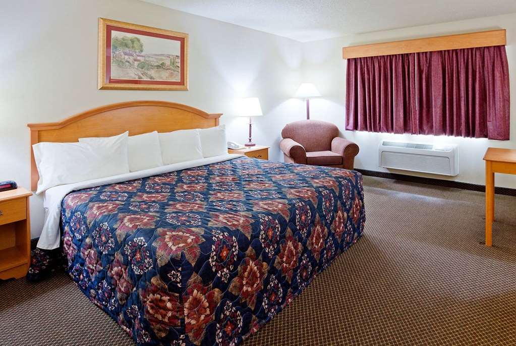 AmericInn by Wyndham Fulton Clinton