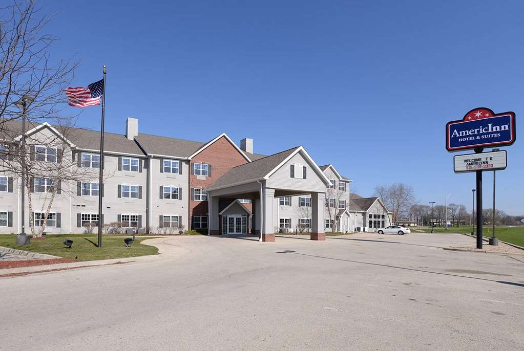 AmericInn by Wyndham Fulton Clinton