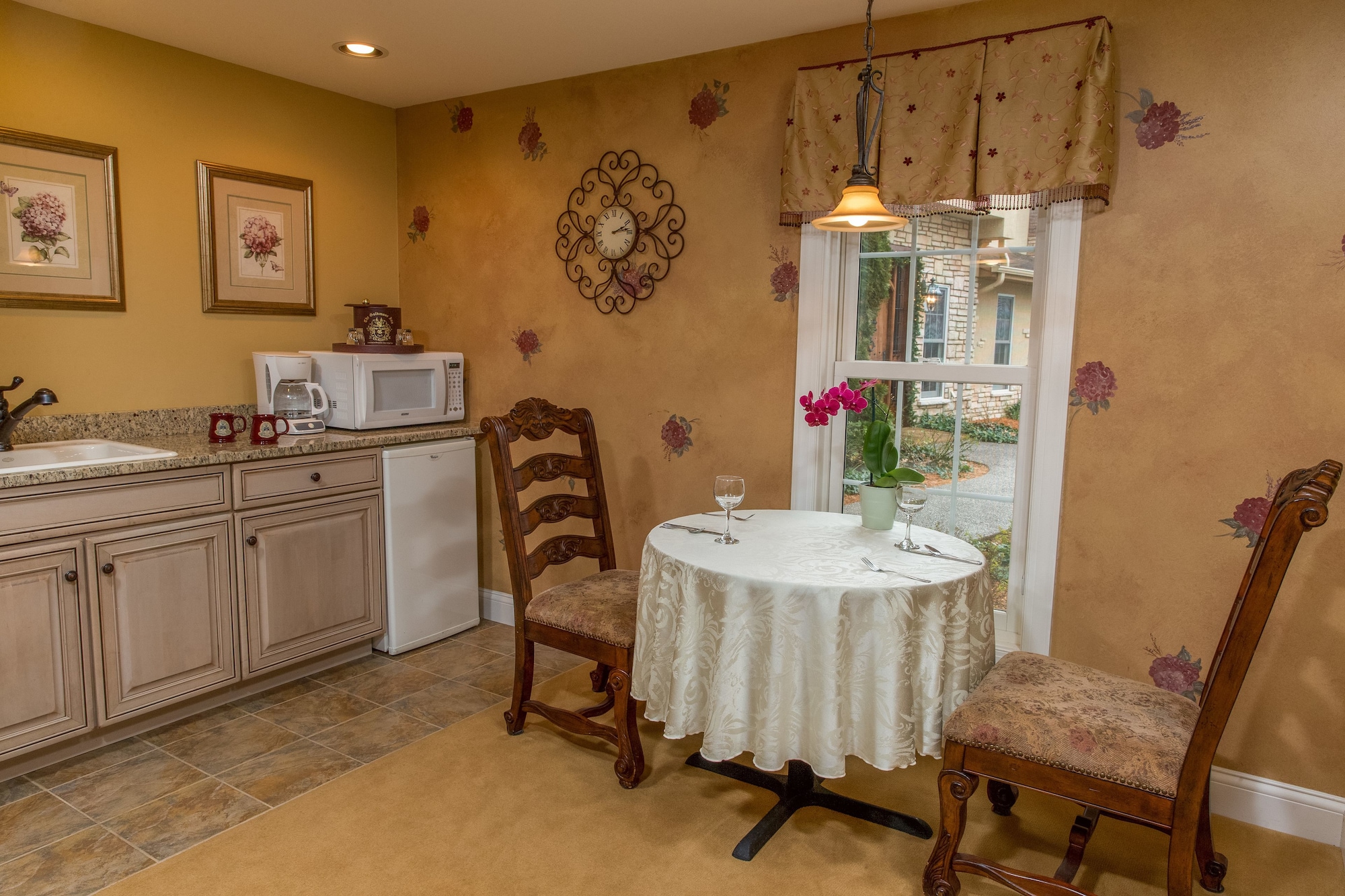 Goldmoor Inn