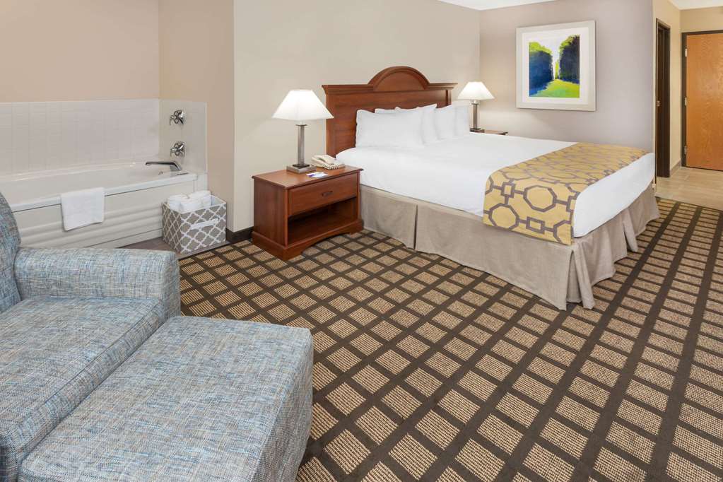 Baymont by Wyndham Galesburg