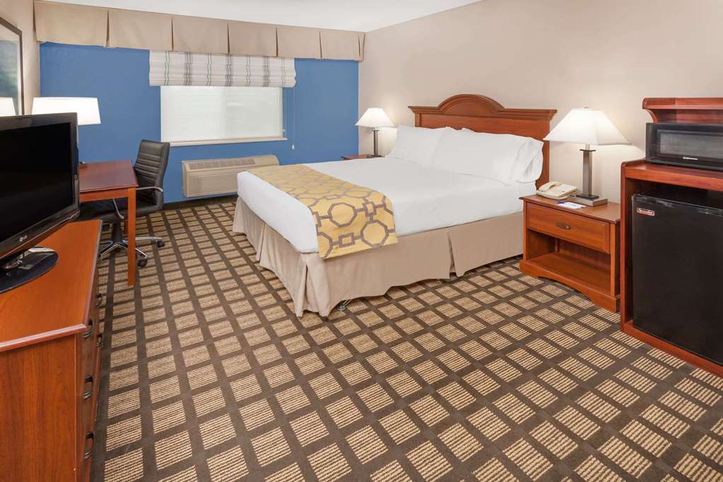 Baymont by Wyndham Galesburg
