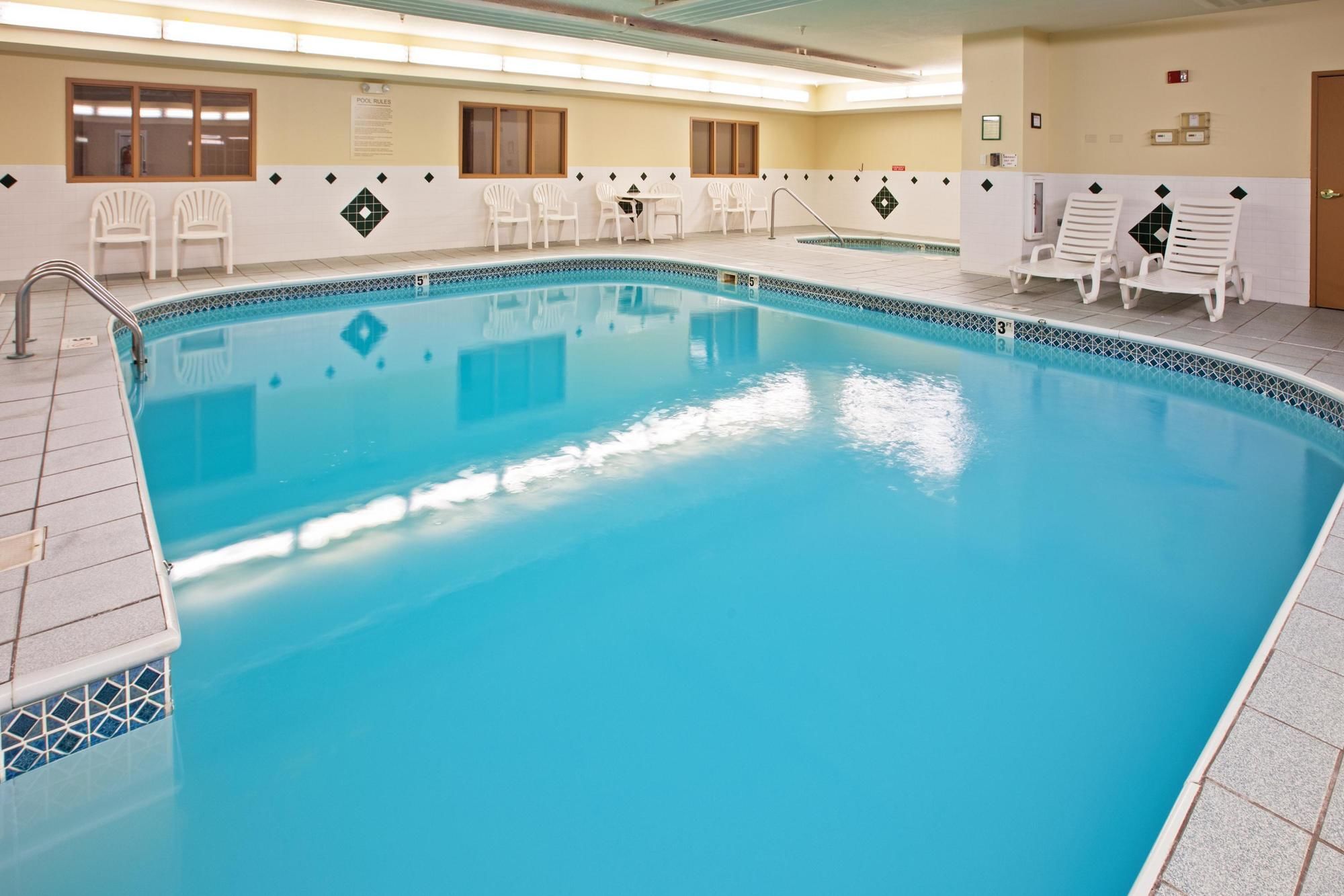 AmericInn by Wyndham Galesburg