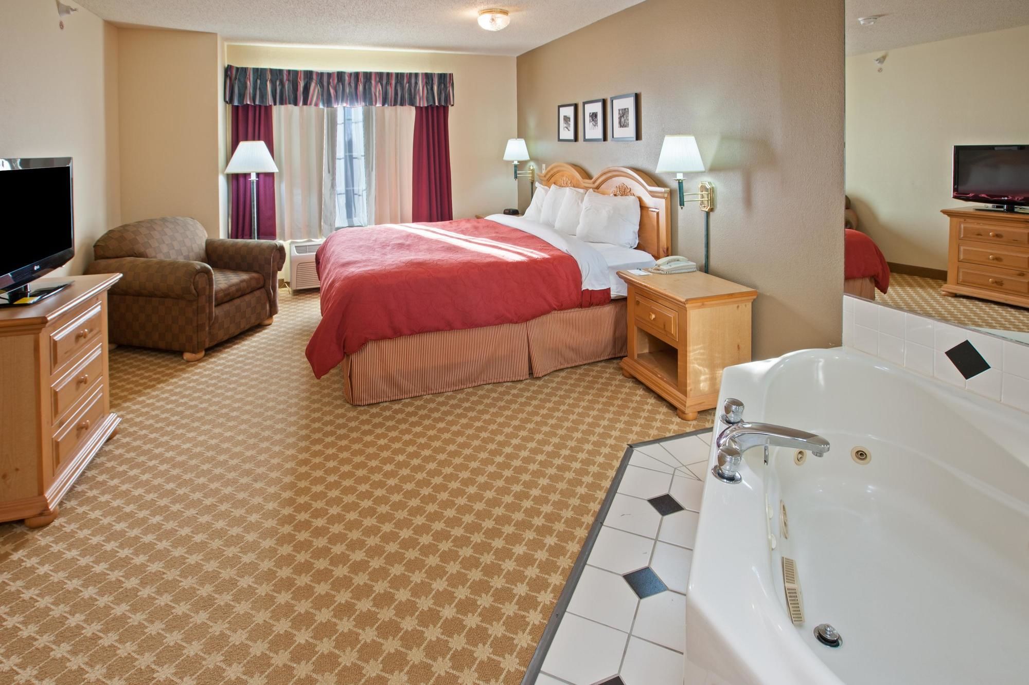 AmericInn by Wyndham Galesburg