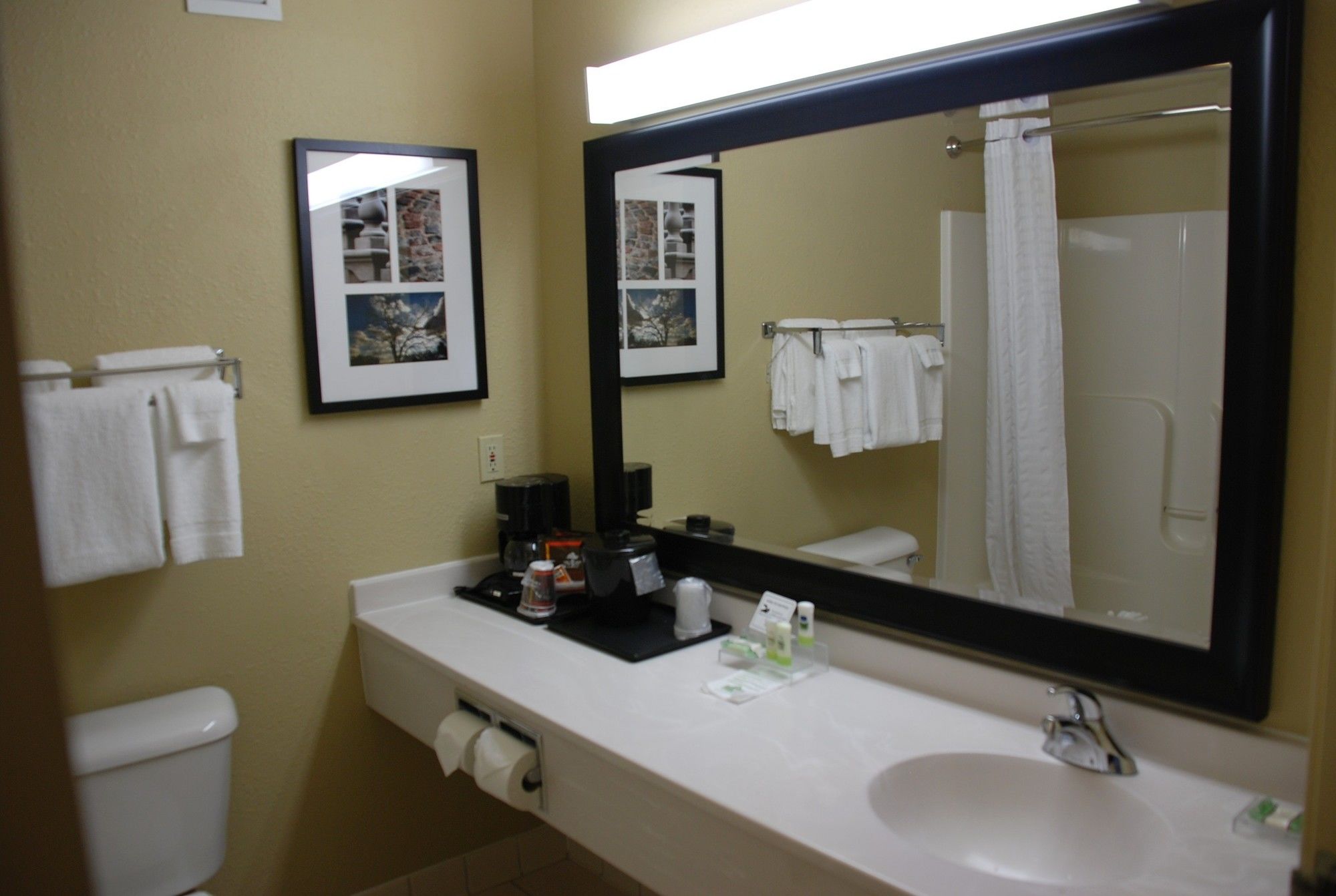 AmericInn by Wyndham Galesburg
