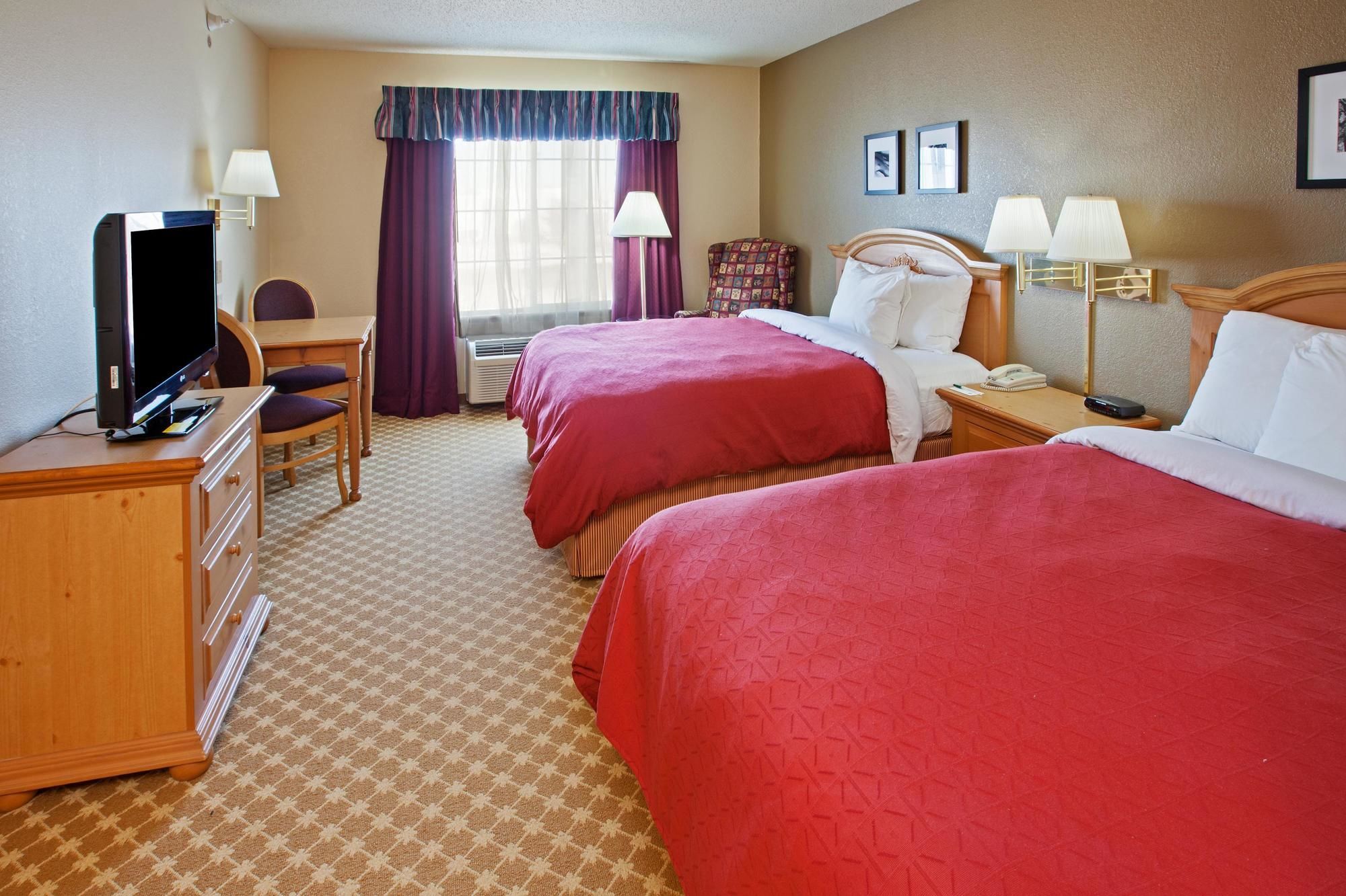 AmericInn by Wyndham Galesburg