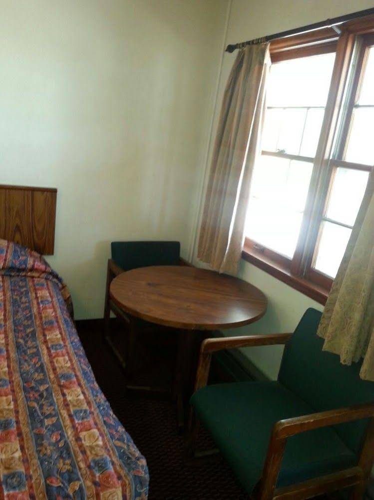 Gibson City Inn