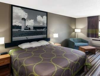 Super 8 by Wyndham Gilman