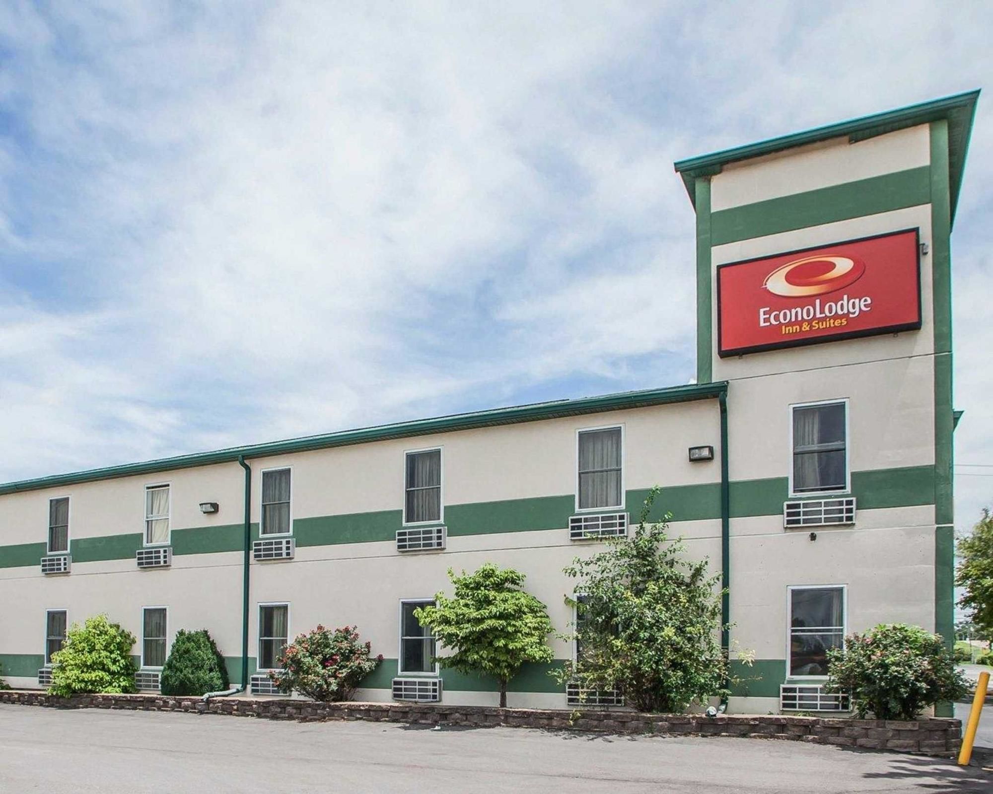 Econo Lodge Inn & Suites