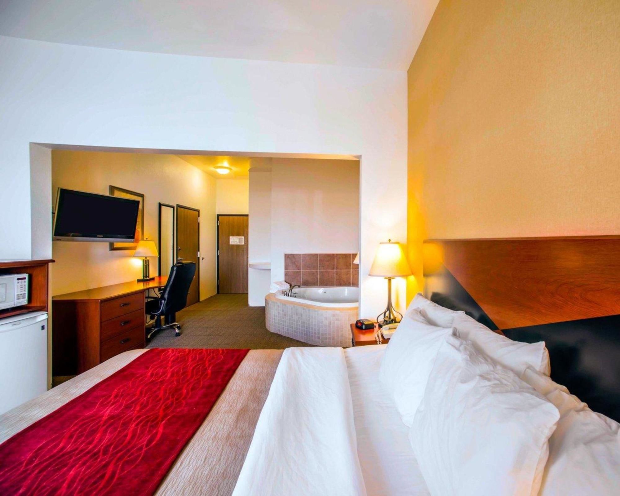 Comfort Inn & Suites Greenville I-70