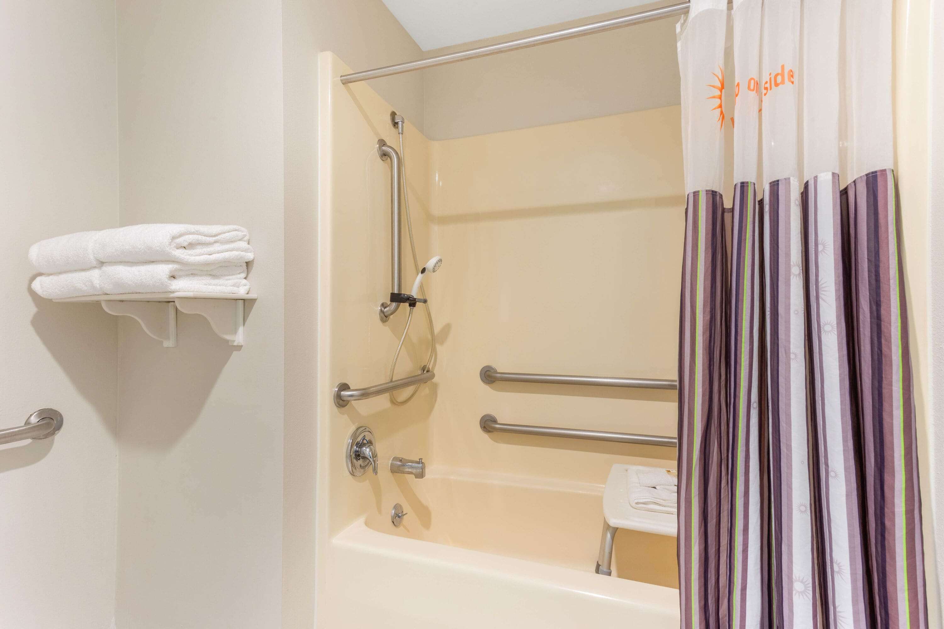 La Quinta Inn & Suites by Wyndham Chicago Gurnee