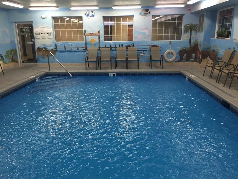 Super 8 by Wyndham Gurnee