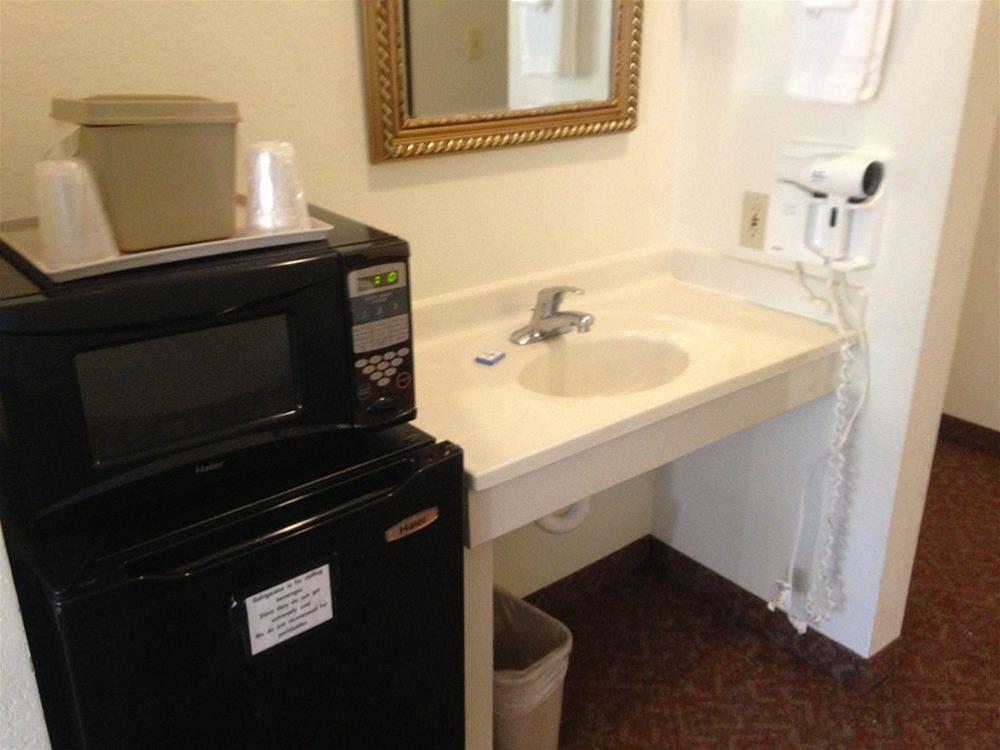 Super 8 by Wyndham Gurnee