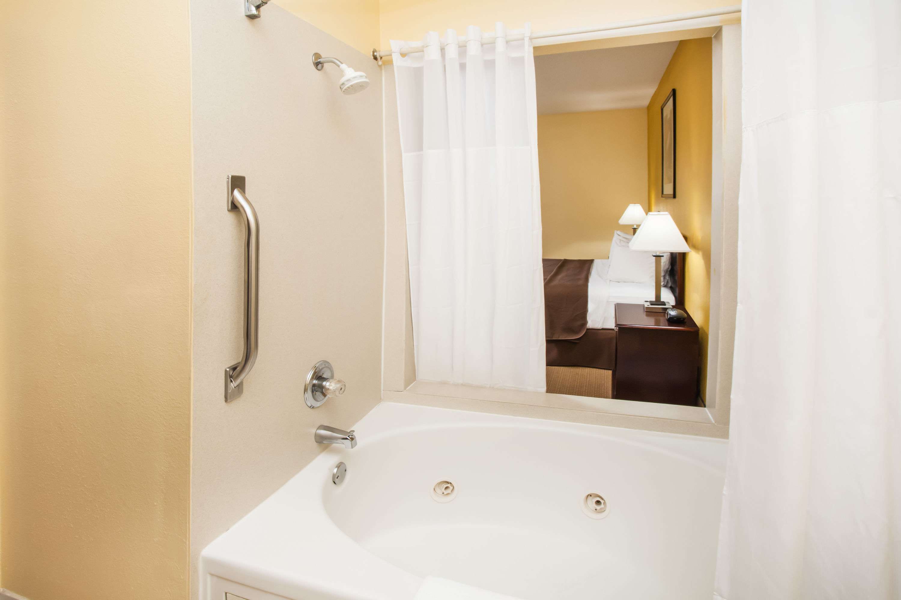 Halsted Inn and Suites Harvey - Chicago Southland