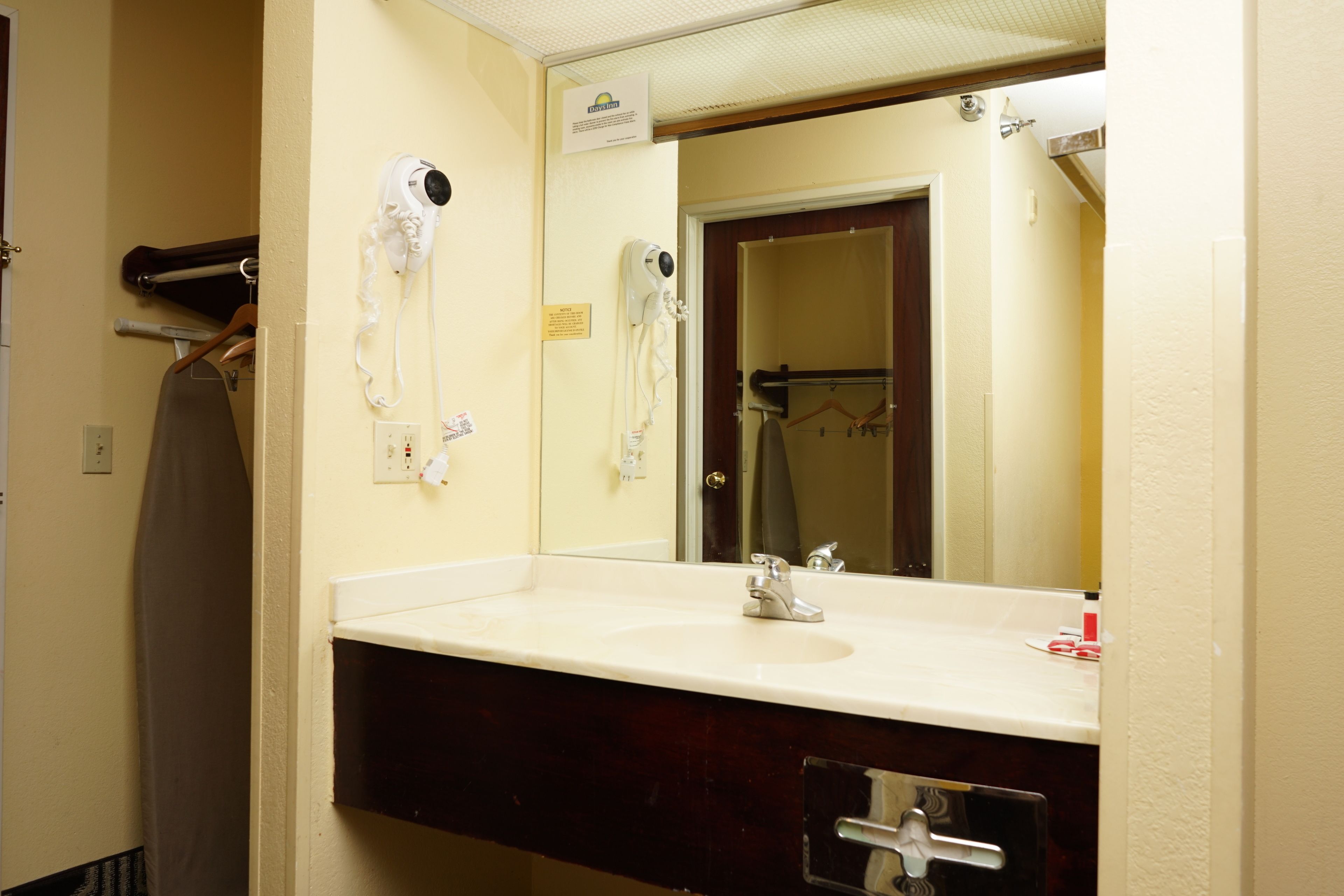 Halsted Inn and Suites Harvey - Chicago Southland