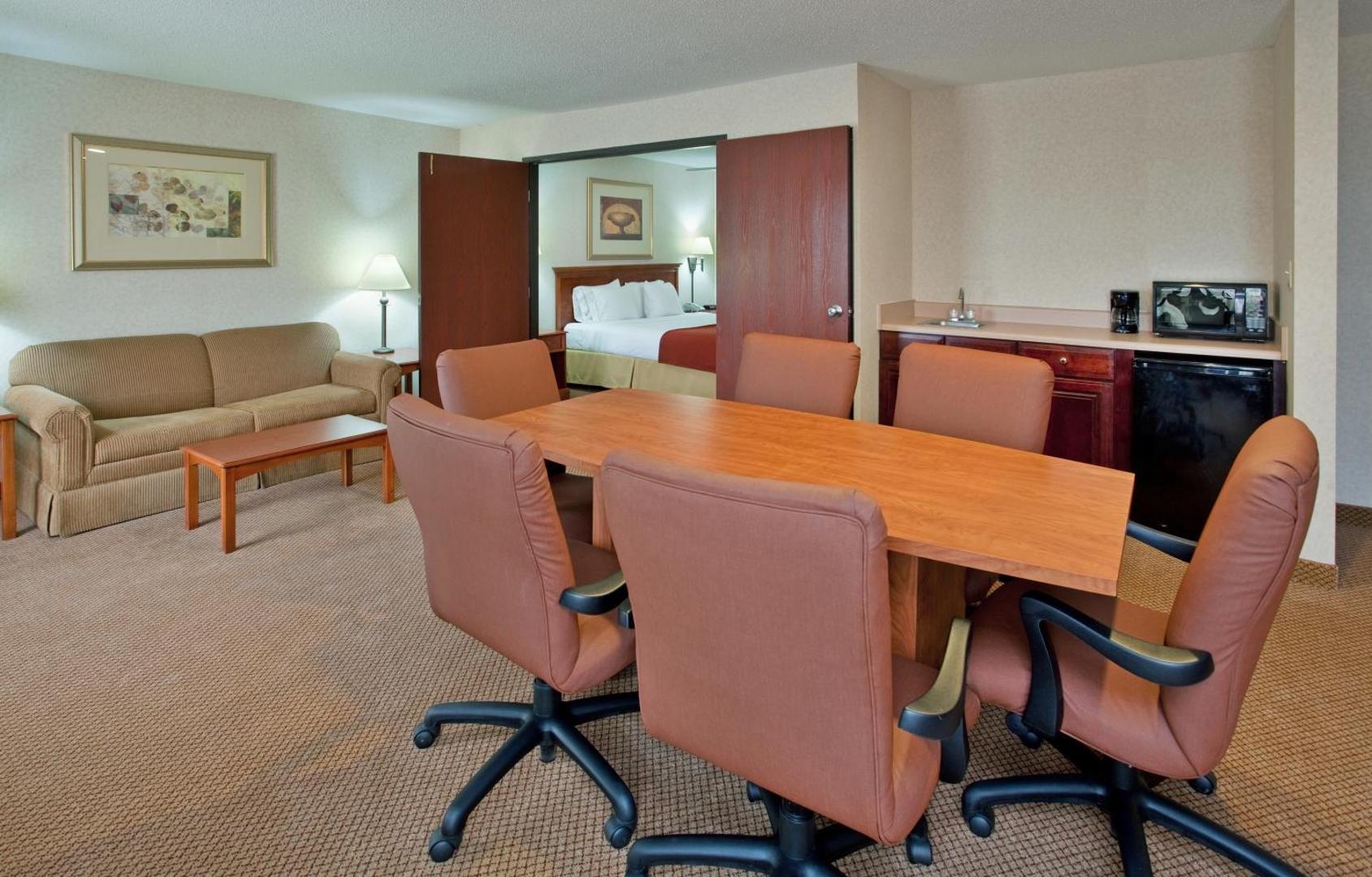 Seasons Inn & suites