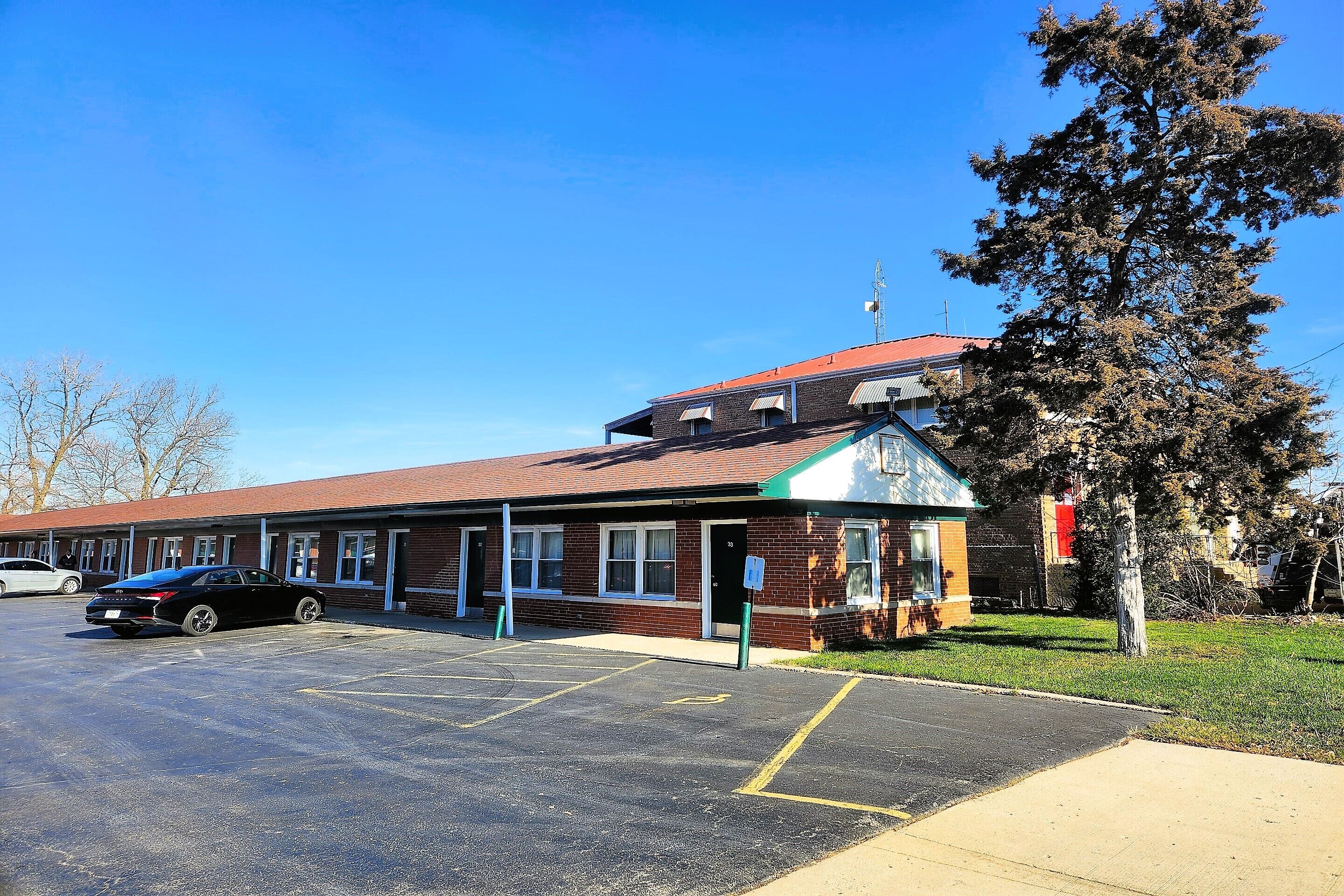 Manor Motel By OYO Near Oak Brook Chicago Westchester