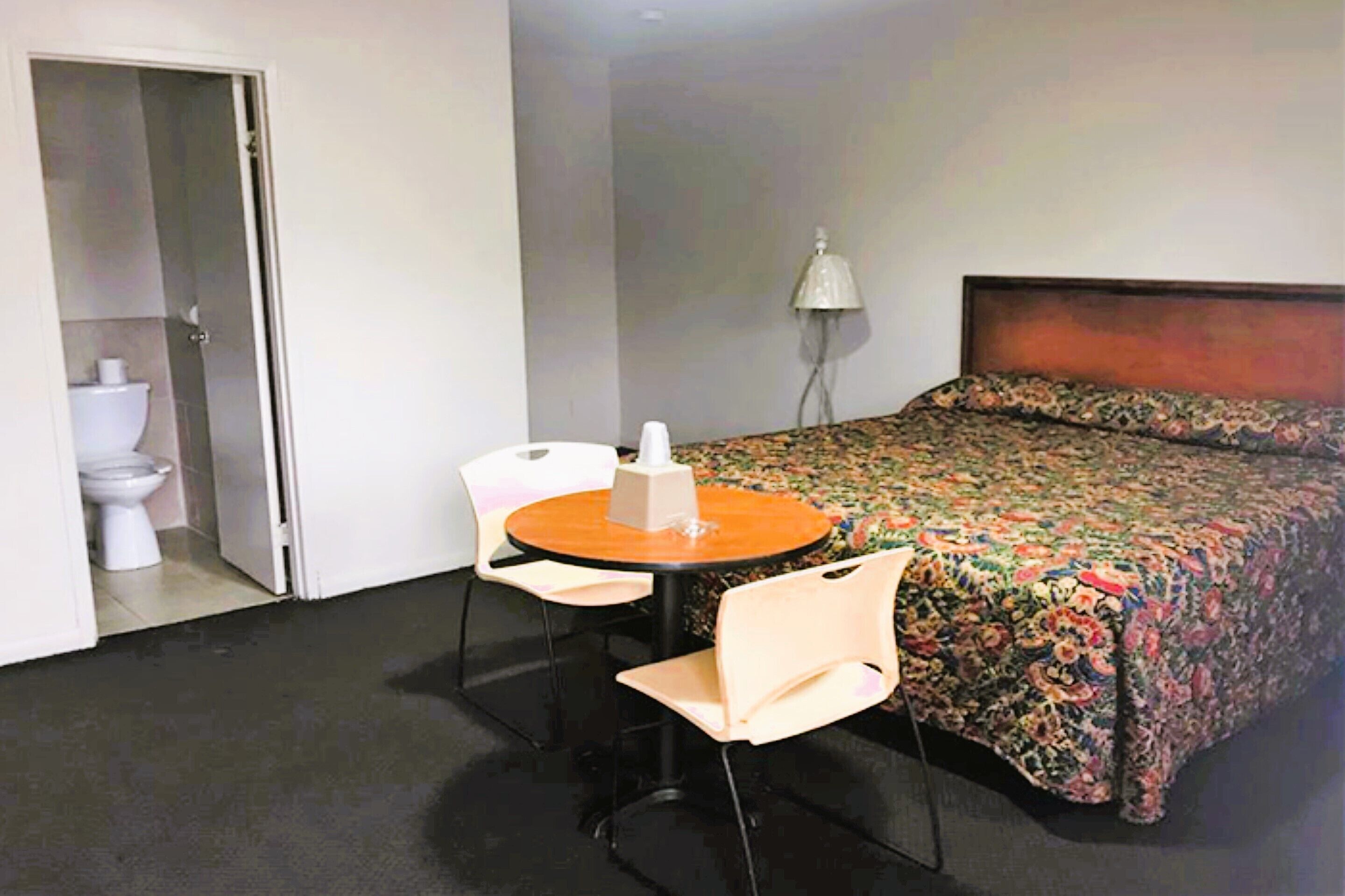 Manor Motel By OYO Near Oak Brook Chicago Westchester