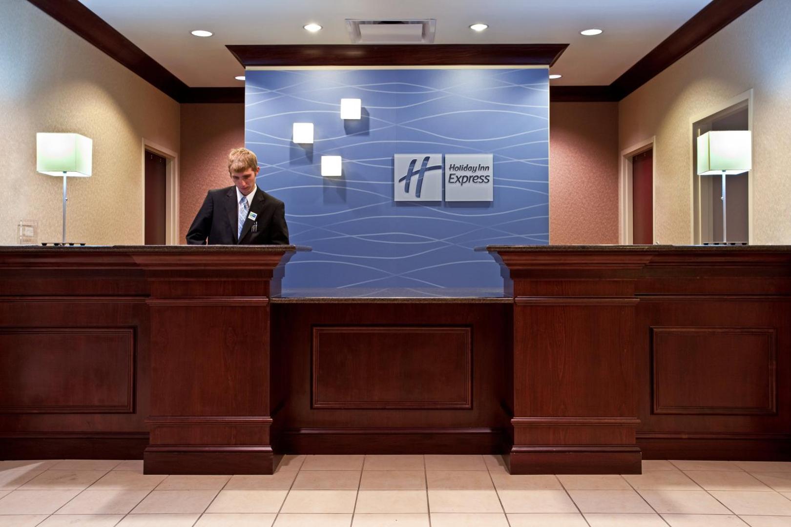 Holiday Inn Express & Suites Chicago West-O'Hare Airport Area