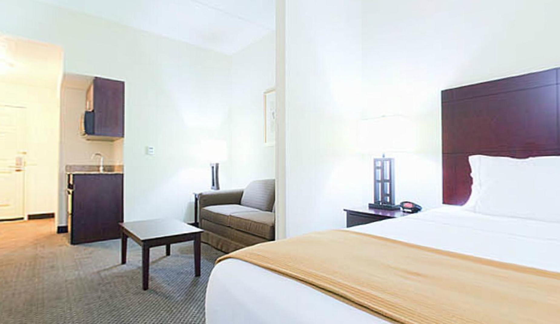 Holiday Inn Express & Suites Chicago West-O'Hare Airport Area