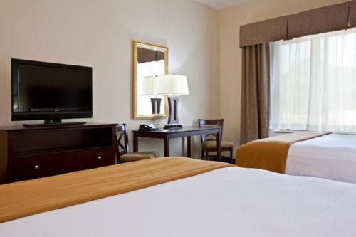 Holiday Inn Express & Suites Chicago West-O'Hare Airport Area